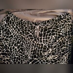 Chico's Travelers Black and White Women's Top Size 3=XL(16) w/ Belt